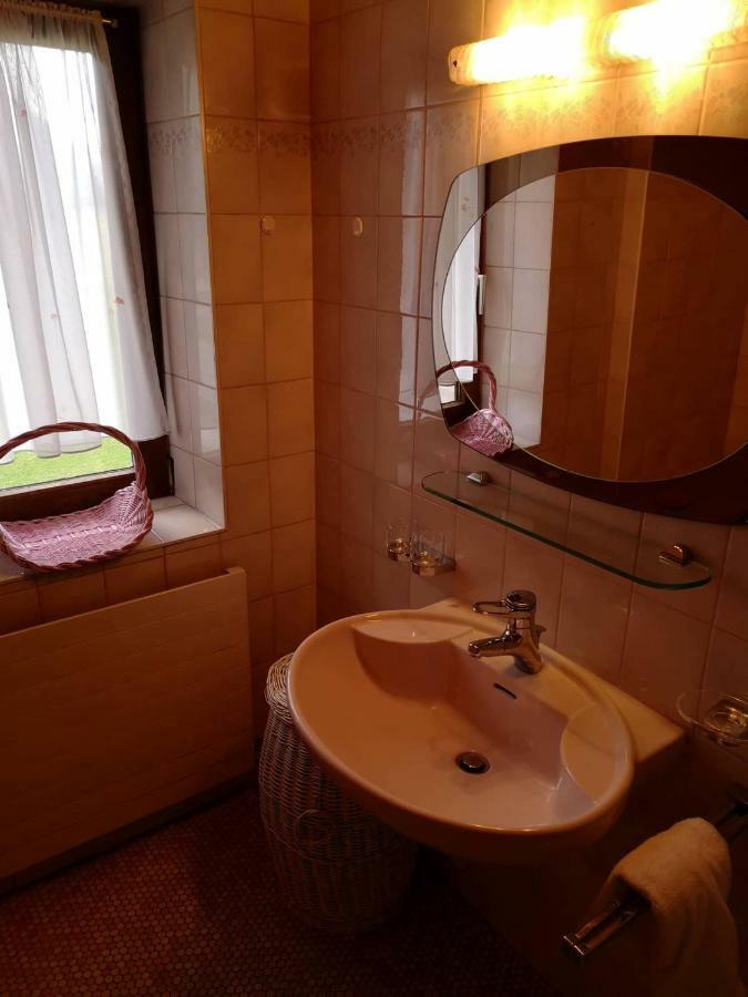Haus Pechtl Hotel Sankt Leonhard im Pitztal Bagian luar foto